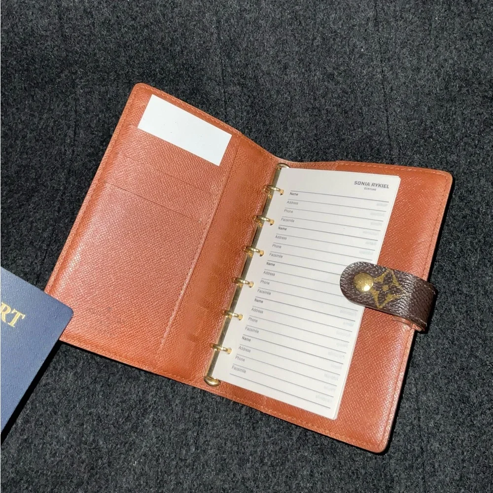 ✅AUTHENTIC LV AGENDA PM PASSPORT HOLDER - Picture 8 of 12